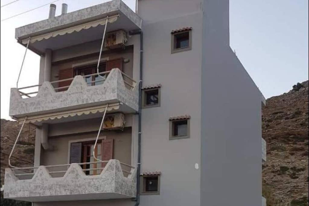 Antoine Apartment Sea Side Цуцурос Экстерьер фото